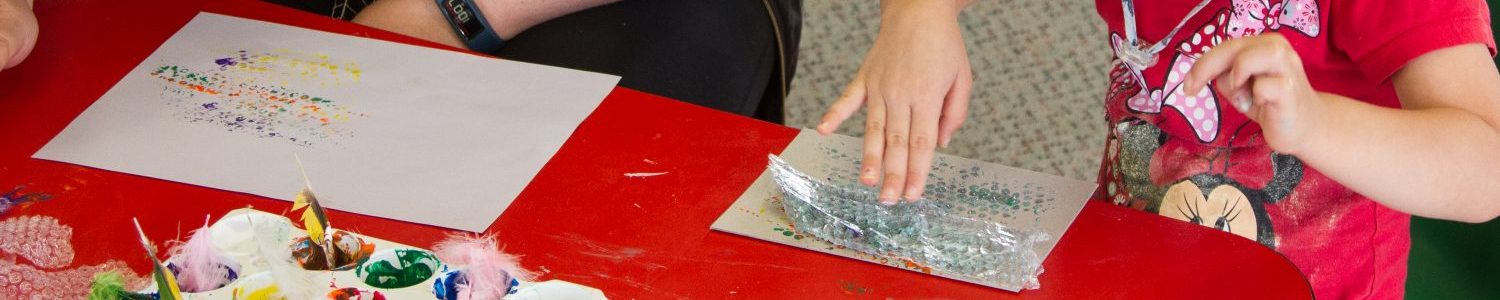 Te Pahu Preschool children printing with bubble wrap