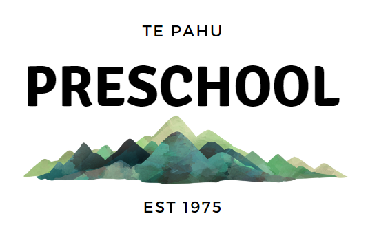Black text saying TE PAHU PRESCHOOL with an illustration of green Pirongia hills